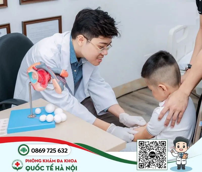 khi nào đưa trẻ đi cắt bao quy đầu