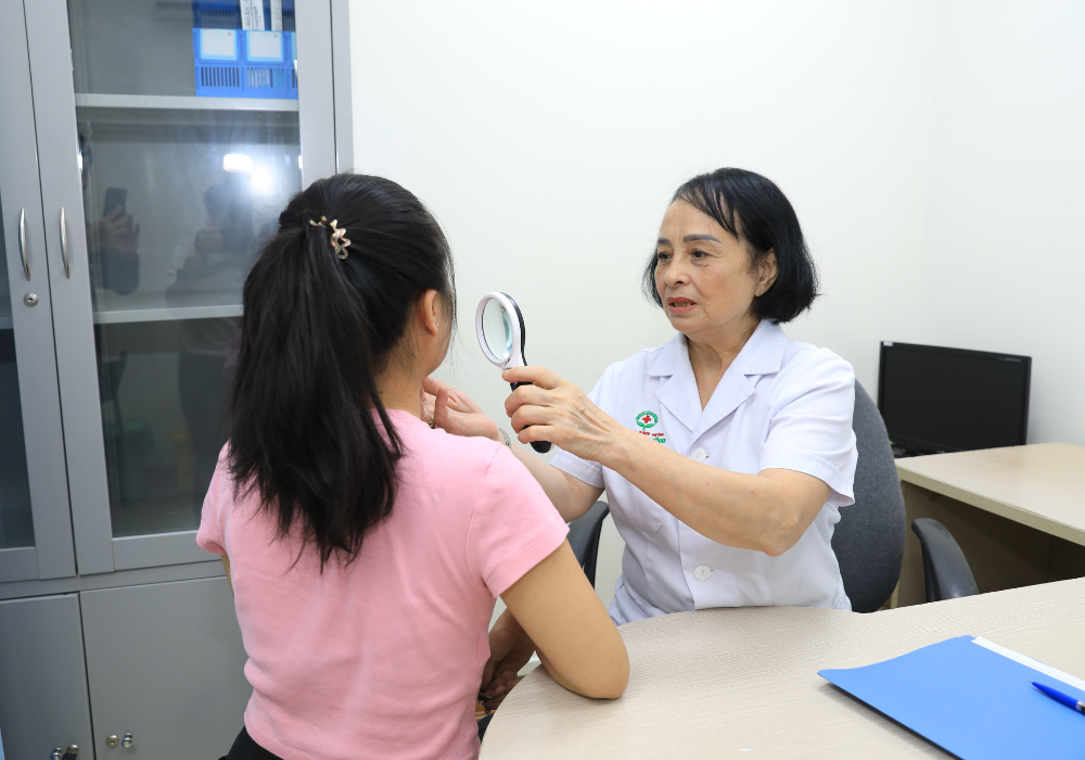 Viêm da dị ứng sau sinh 3