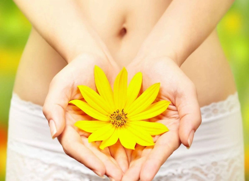 Giữ gìn vệ sinh vùng kín sạch sẽ giúp cải thiện tình trạng nổi mụn ở vùng kín