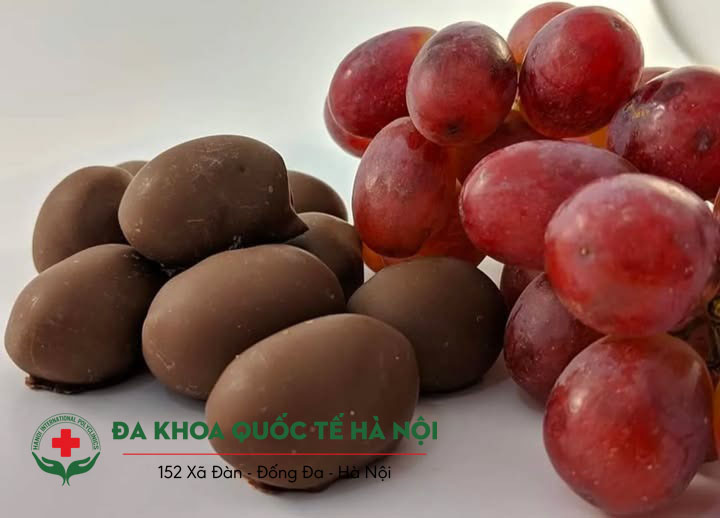 Ăn nho với socola có sao không?