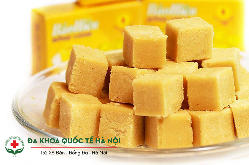 1 hộp bánh đậu xanh rồng vàng bao nhiêu calo? có béo không? 1 Từng khối nhỏ vuông vắn đặc trưng, khi đặt một viên vào miệng có vị ngọt bùi tinh tế cùng hương thơm lừng hấp dẫn mà không loại bánh nào có được