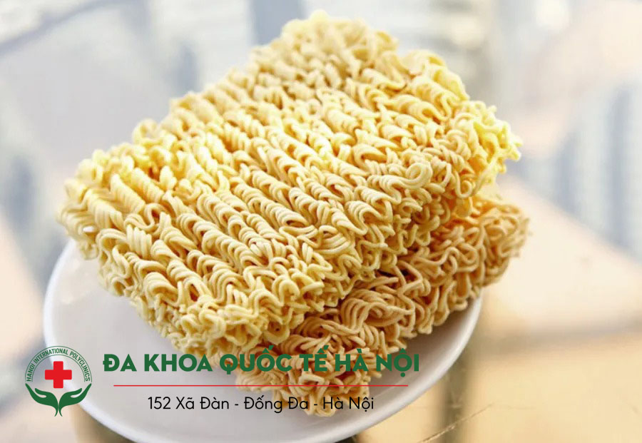 Ăn mì tôm với dưa leo có sao không? 1 mì tôm