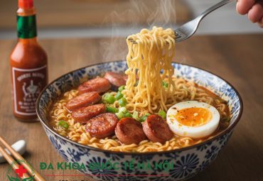 an-mi-tom-voi-xuc-xich-duoc-khong